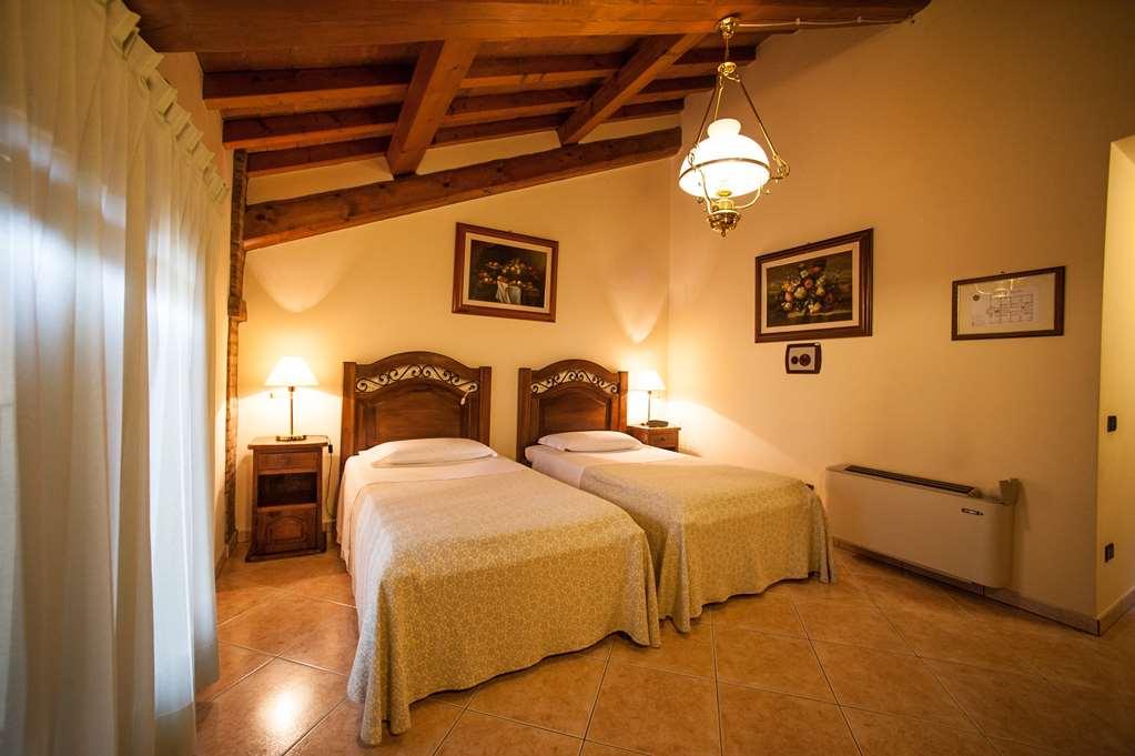 Hotel Corte Vecchia San Prospero الغرفة الصورة