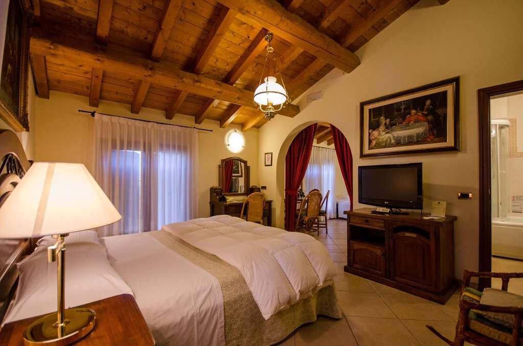 Hotel Corte Vecchia San Prospero الغرفة الصورة
