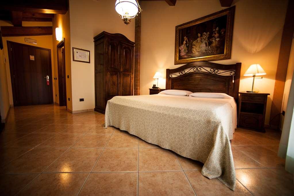 Hotel Corte Vecchia San Prospero الغرفة الصورة
