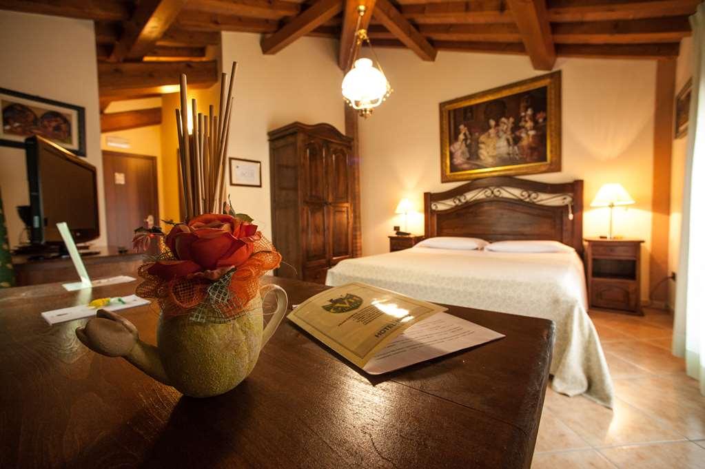 Hotel Corte Vecchia San Prospero الغرفة الصورة